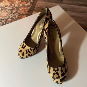 Me Too Leopard pumps